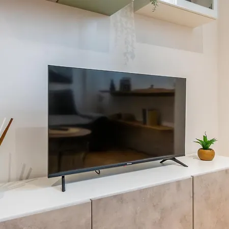 Prada's Nest - Modern Design And Close To Metro شقة ميلان